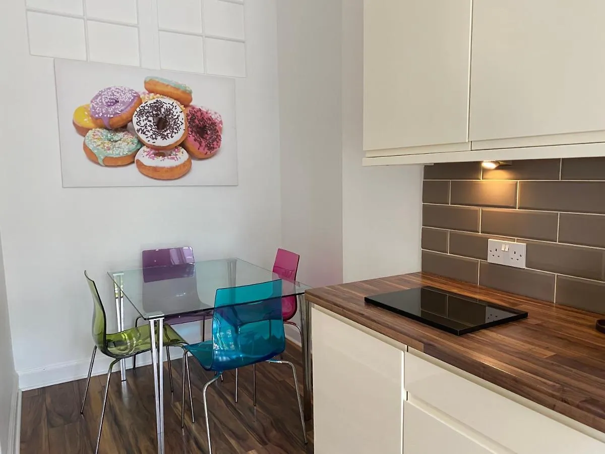 Lovely Main Door 2 Bed Apartment Edimburgo Reino Unido