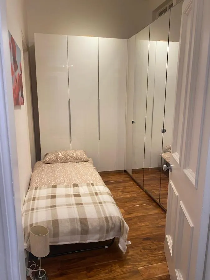 Lovely Main Door 2 Bed Apartment Edimburgo